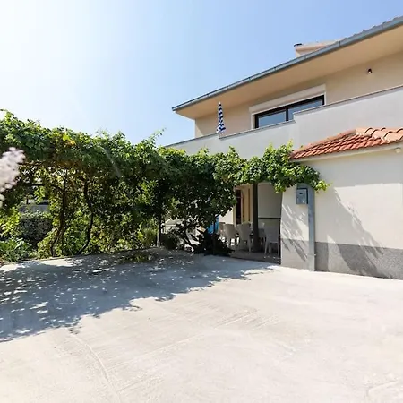 Ozzy Apartment