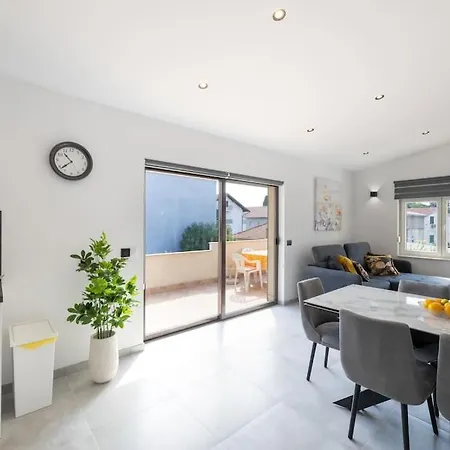 Apartment Ozzy Kastela